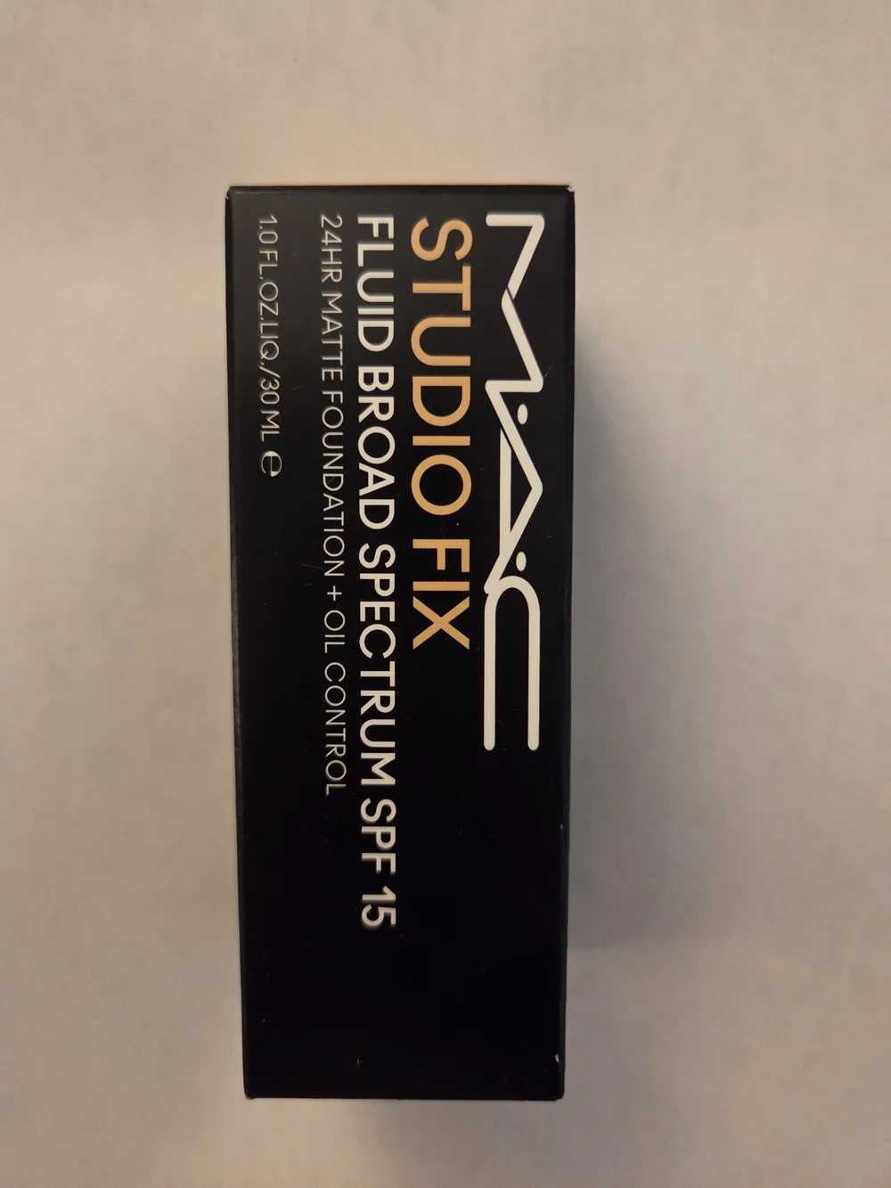 MAC Studio Fix Fluid Broad Spectrum SPF 15 Foundation – Black Packaging